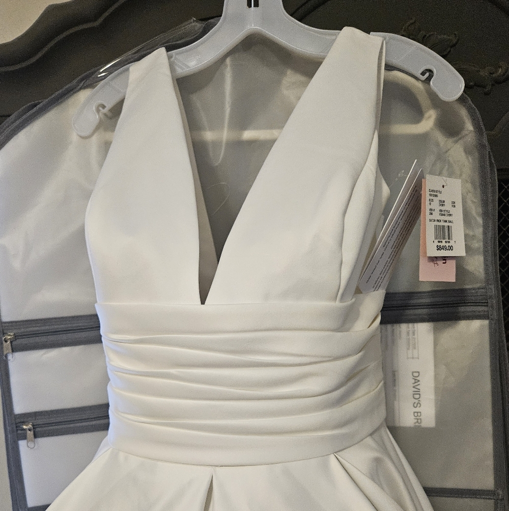 David's Bridal Collection Cummerbund Satin Ball Gown Wedding Dress STYLE# V384